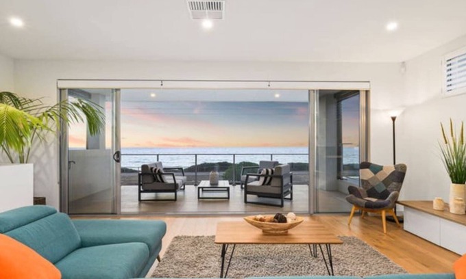 Seaford House | Ocean At Seaford- Beachfront Luxury-Free Wifi