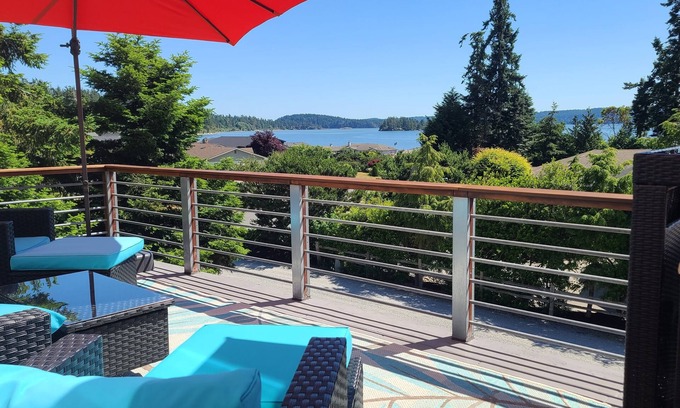 La Conner Apartment | Ocean Bliss! Beach getaway with amazing views!