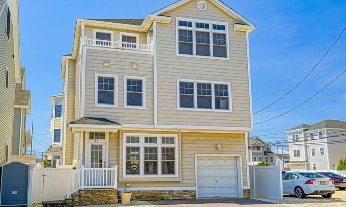 Normandy Beach House | Ocean Block 6 Bedrooms 5 Bathrooms Silver Beach