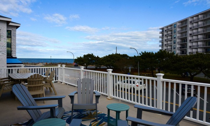 The Pines House | OCEAN BLOCK Rehoboth Beach Home Sleeps 10 w/Parking