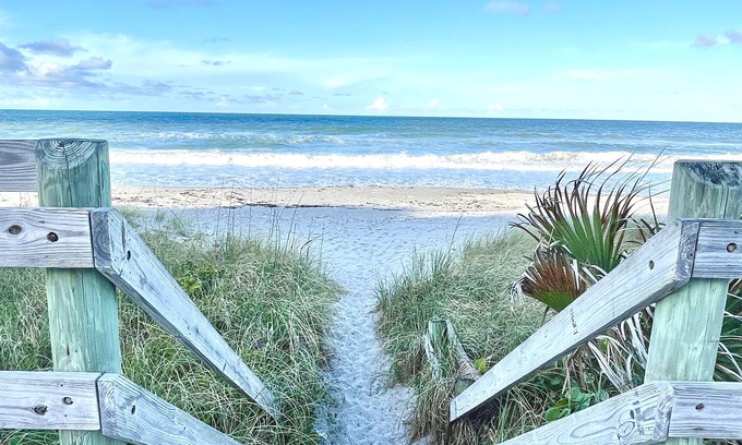 Melbourne Beach Cottage | Ocean Breeze Cottage