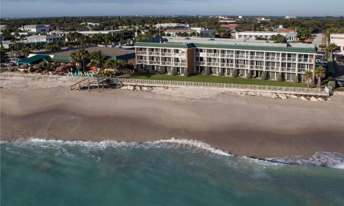 Central Beach Resort | Ocean Breeze Inn Vero Beach