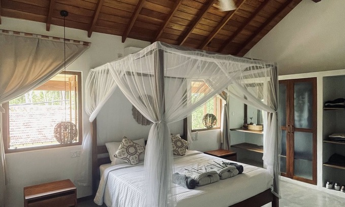 Gurupokuna Villa | Ocean Divine - Beach Villa with 4 ensuite bedrooms and swimming pool