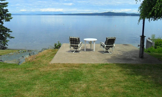 Chemainus House | Ocean front beach home