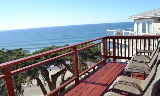La Selva Beach House | Ocean front family & pet friendly charming cozy cottage with beach access.