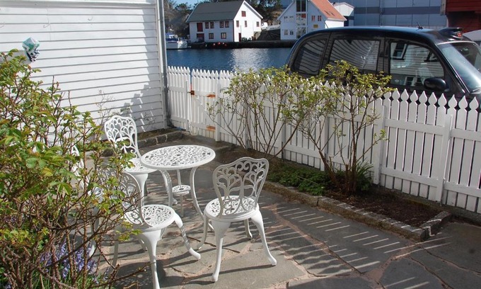 Skudeneshavn Apartment | Ocean Front Garden