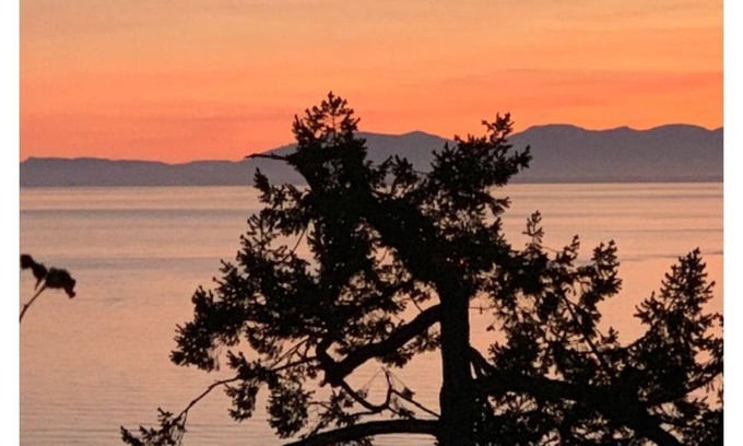 Gibsons Bed & Breakfast | Ocean Front Hideaway on the Sunshine Coast, BC
