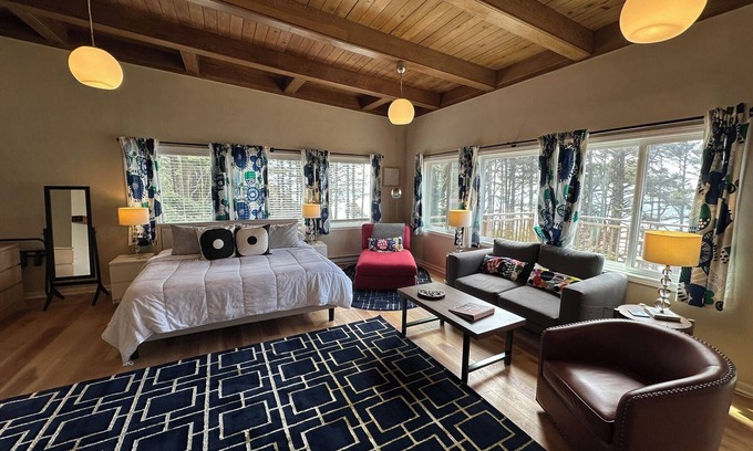 Yachats Apartment | Ocean Front, Sunrise at Oregon House, Stairs to the Beach!
