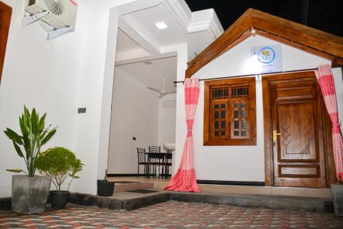Pottuvil Division 2 Bed & Breakfast | Ocean Grace