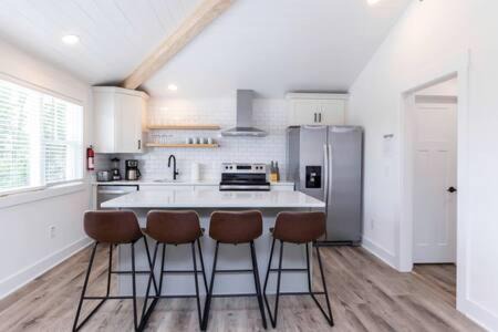 Northeast Virginia Beach Apartment | Ocean Lofts in the Vibe #7 - 5 min walk to beach