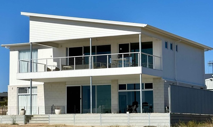 Yorke Peninsula House | Ocean & Main - Brand new luxury beach front accommodation