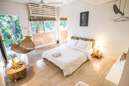 Morong Apartment | OCEAN Nest with Self-Service Breakfast - AC, Monkeys, Pet-friendly with a Fee