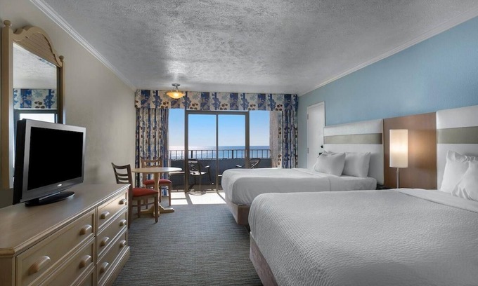 Myrtle Beach Apartment | Ocean Oasis 3rd Floor Two Queen Oceanfront Room