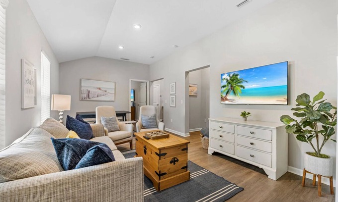 Laguna Beach Estates House | Ocean Oasis by Avantstay | Block to Beach | West PCB, Pet-Friendly
