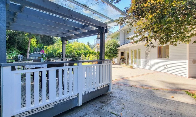 Crescent Beach Bed & Breakfast | Ocean Park B&B