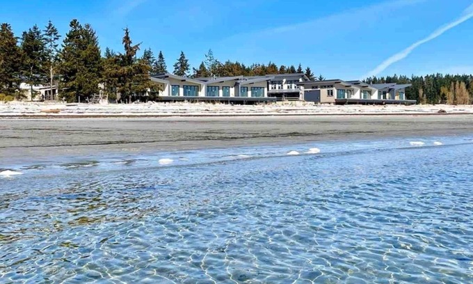 Black Creek House | Ocean Peak Retreat at Saratoga Beach - Comox Valley's newest beachfront resort!