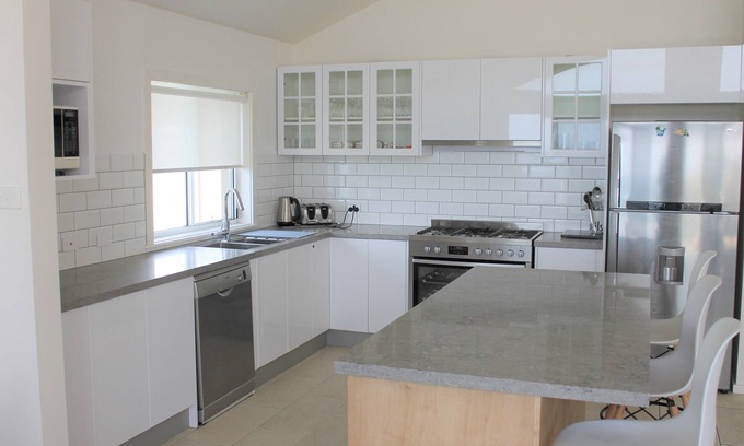 Scotts Head Villa | Ocean's Delight - Overlooking the ocean