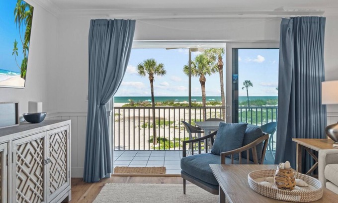 Captiva Condo | Ocean's Edge - Beachfront Luxury Condo