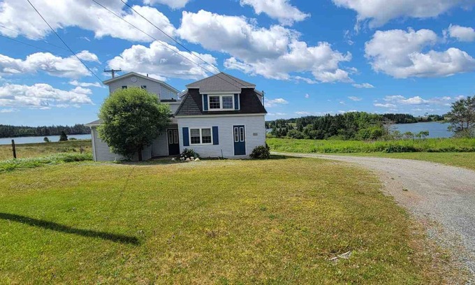 River Bourgeois House | Ocean surrounded house with your own shoreline
