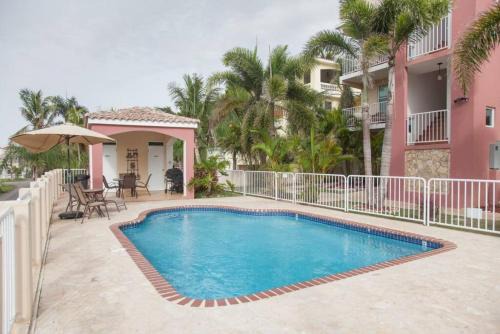 Puntas Apartment | Ocean Terrace 202 a 4 min walk to Sandy Beach