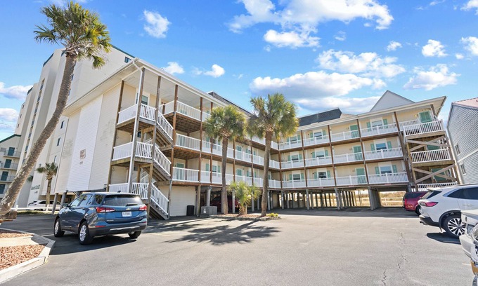Ash Condo | Ocean View 2br/2ba-Sleep 6-Full Kitchen-Pool-Beach-WIFI