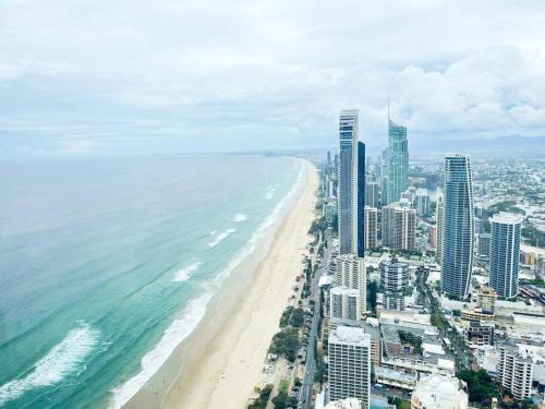 Surfers Paradise Apartment | Ocean view 3Bed apt in Surfers