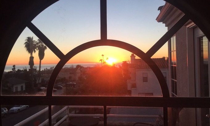 La Jolla Mesa House | Ocean View 3br/3ba with Central AC & garage parking