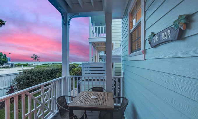 Islamorada House | OCEAN VIEW ANGLERS REEF - POOL, DOCK, BEACH. Walk or Bike to local food + bars
