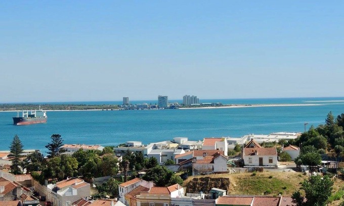 Setubal Apartment | Ocean View Apartment nestled in the heart of Setubal, 25 minutes from Lisbon