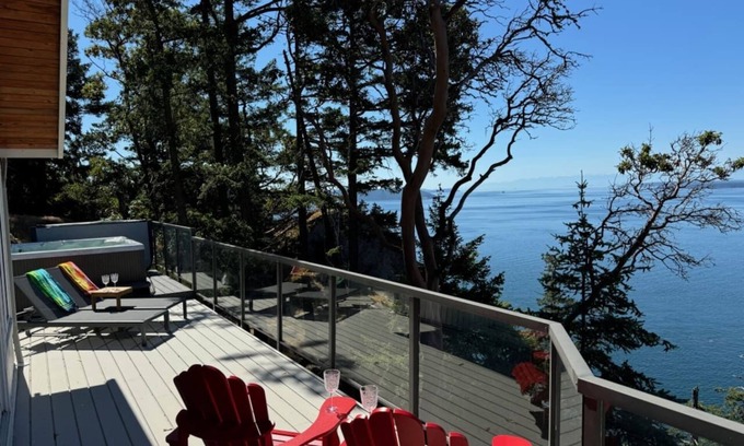 Pender Island Cabin | Ocean View Cottage at Sahhali on the Bluffs