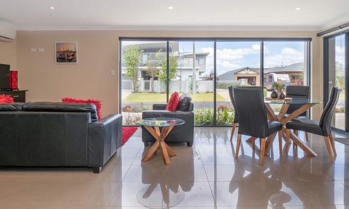 Geographe Apartment | Ocean View Executive Apartment 2