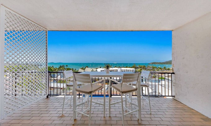 Airlie Beach Apartment | Ocean view family friendly walking distance to town WI-FI
