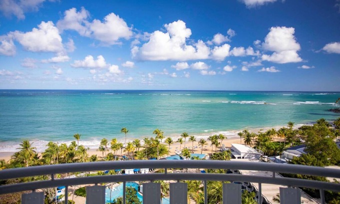Isla Verde Hotel | Ocean-View Oasis: Your Perfect Room with Seamless Beach & Pool Access