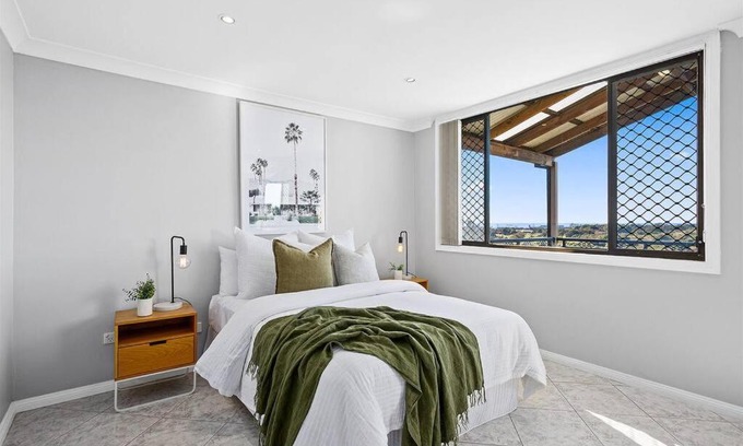 Cringila House | Ocean-View Retreat for Family Getaways Wollongong