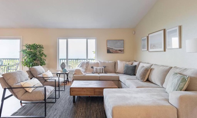 Edgemar - Pacific Manor House | Ocean View Retreat Mins to Beaches & Trails