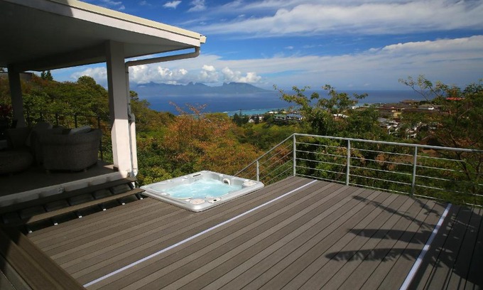 Punaauia House | Ocean view & spa