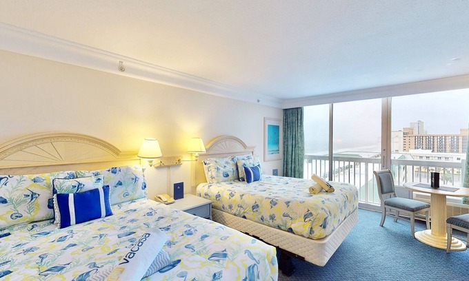 Ortona Park Apartment | Ocean-view studio - prime location on the beach