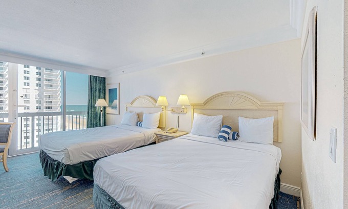 Ortona Park Hotel | Ocean-view studio with kitchenette plus gym & fast WiFi