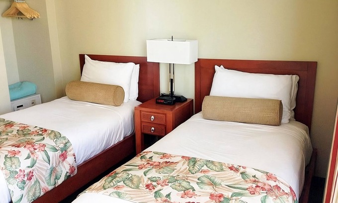 Waikiki Hotel | Ocean View Suites | 2 Units | Rooftop Pool | Full Kitchen | Waikiki Beach