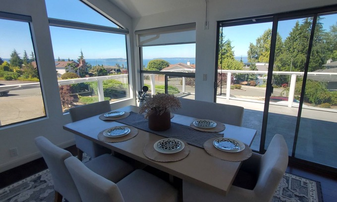 Boulevard Bluffs House | Ocean view vacation home