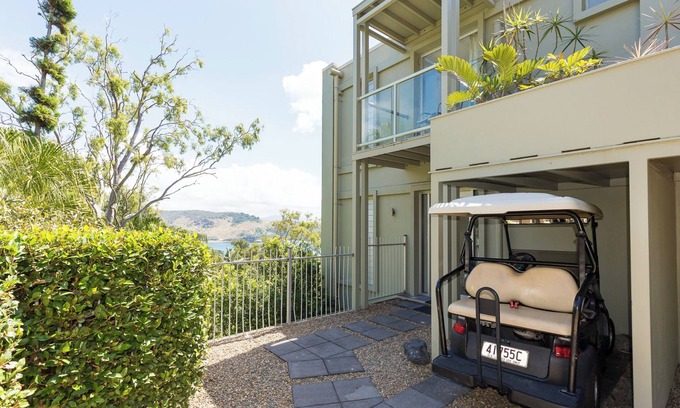 Hamilton Island Apartment | Ocean View Villa -01