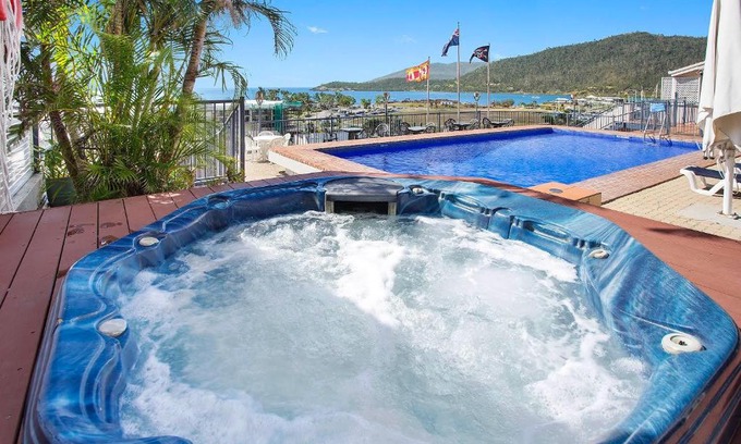 Airlie Beach Apartment | OCEAN VIEWS 10A
