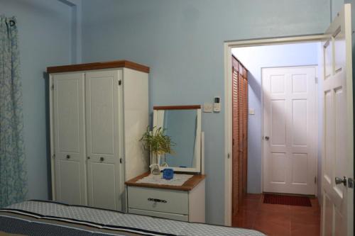 Castries House | Ocean Views and Hospitable Hosts