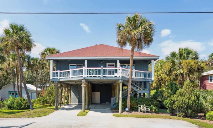 Folly Beach House | Ocean views from deck & multiple rooms, Pet Friendly, Beach access 2 houses away - Sy's Folly