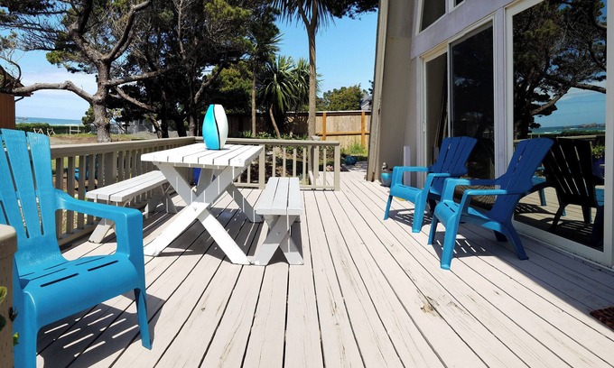 Bandon House | Ocean views from the first and second floors. Located on the bluff on Beach Loop
