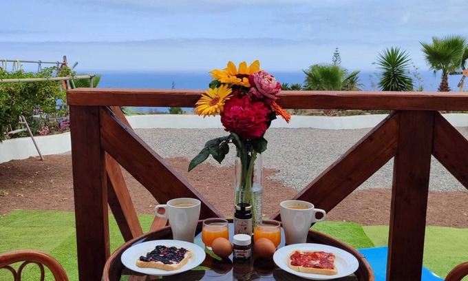 Buen Paso Apartment | Ocean views, large garden and private parking, 10min from San Marco Beach.