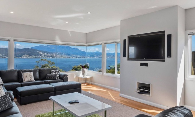 Tranmere House | Oceana Escape panoramic views luxury and space