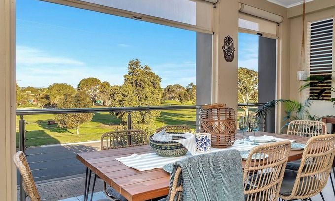 Port Noarlunga South House | Oceana Haven Beachside Serenity and Modern Comfort