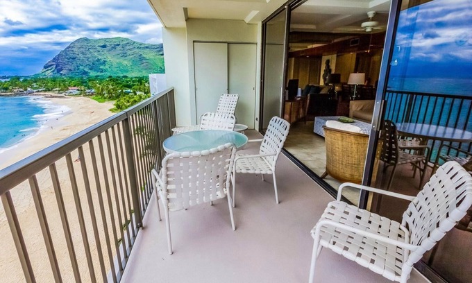 Makaha Condo | Oceanfront 1-BR Condo in Waianae w/Sunset Views