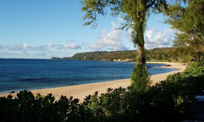 Haleiwa House | Oceanfront 2 Bedroom at Chun's Reef